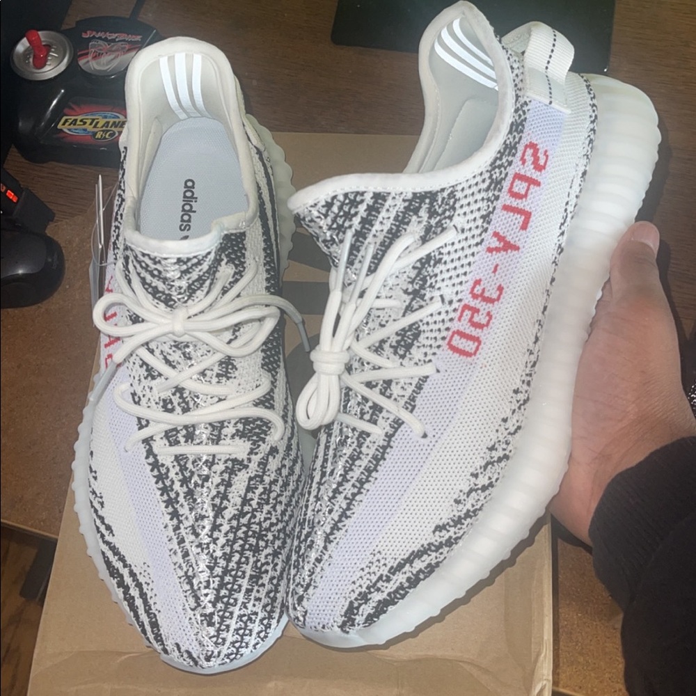 Yeezy 350 zebra